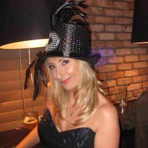 Meet your Posher, Elizabeth